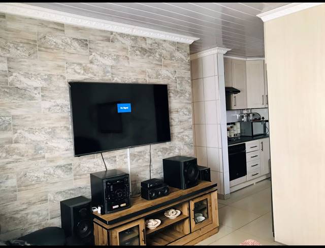 3 BEDROOM HOUSE FOR SALE IN MAHUBE VALLEY